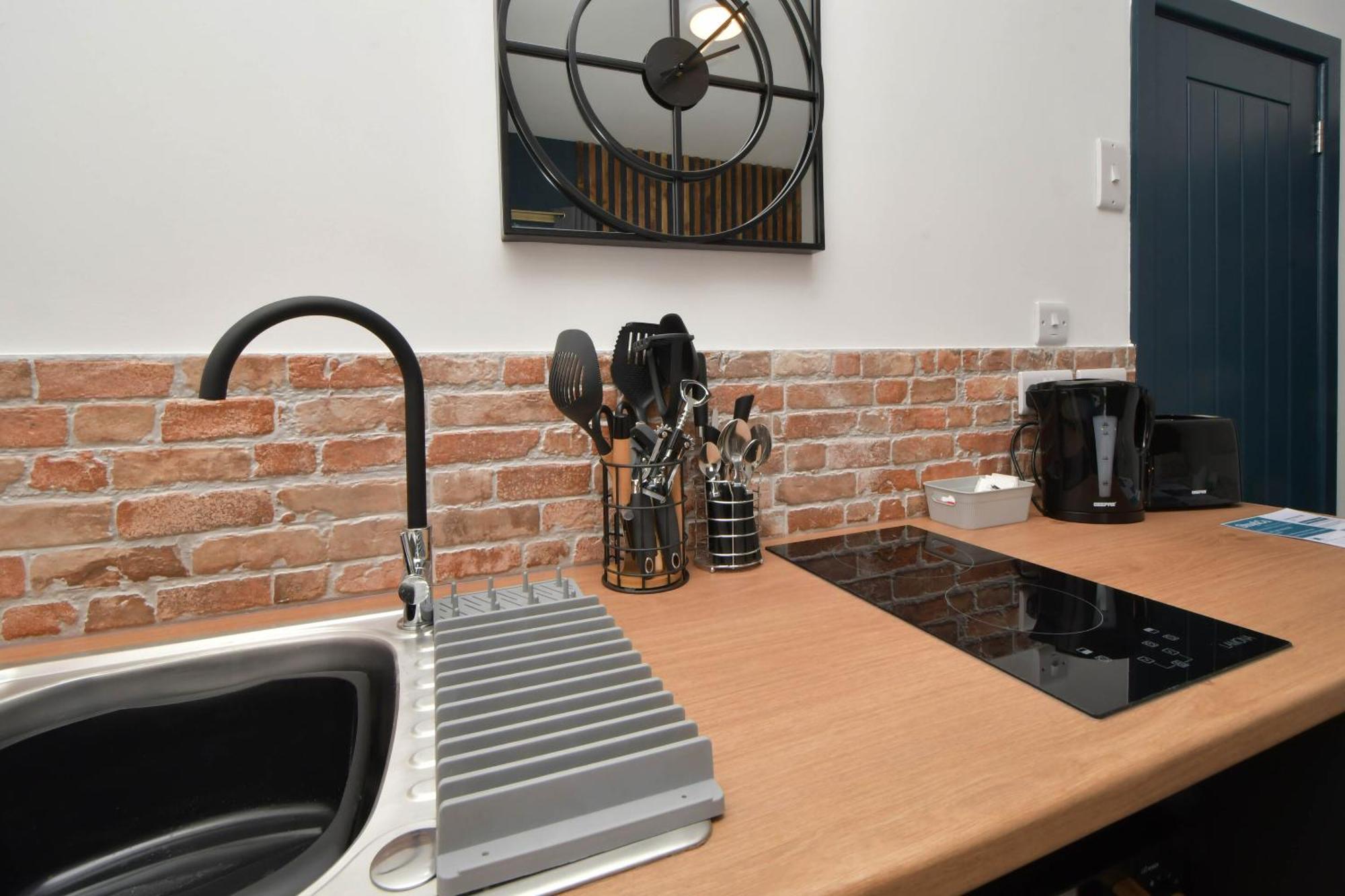 Stay At Shobnall Road Rooms And Studios Burton Exterior photo