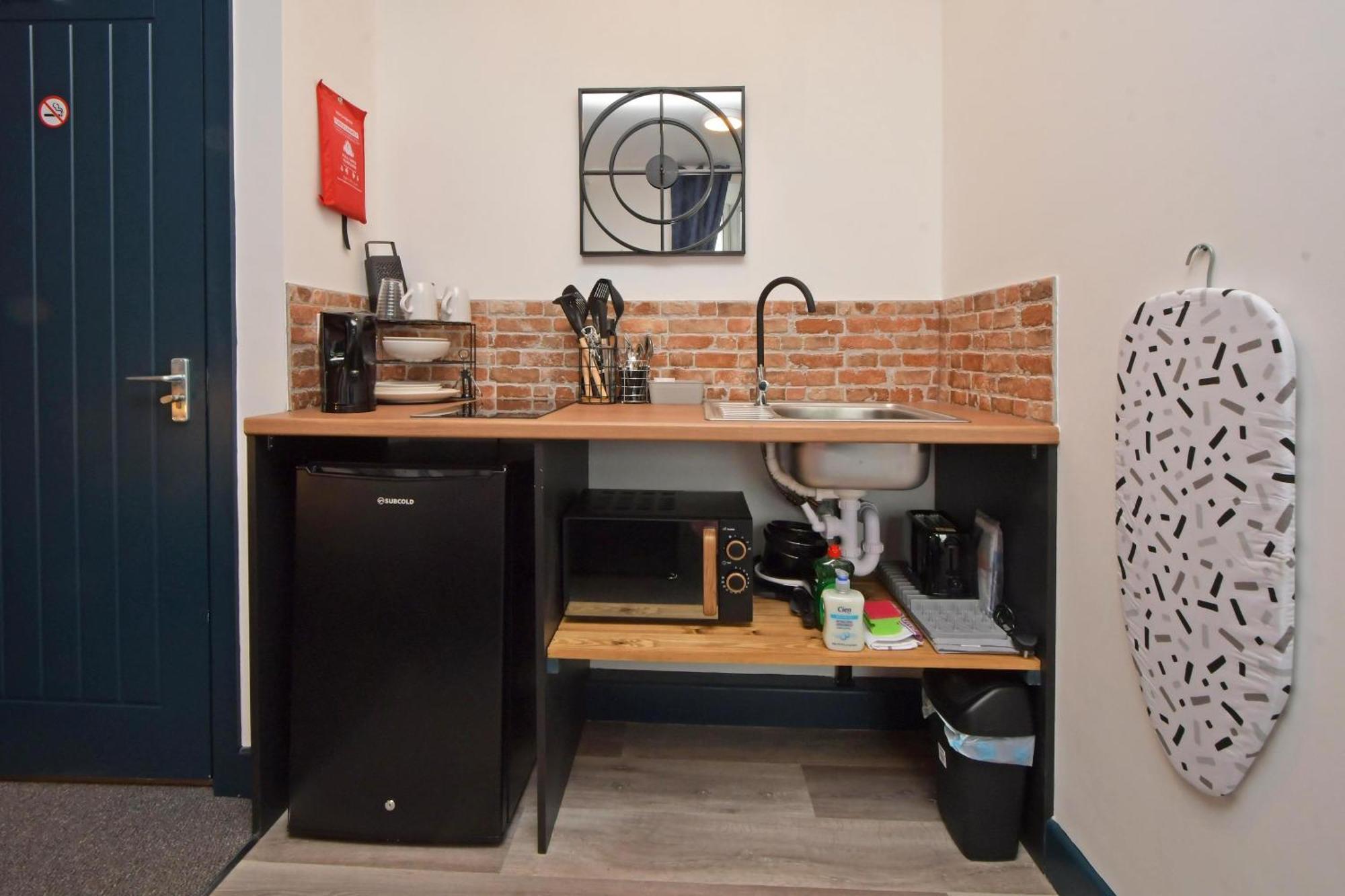 Stay At Shobnall Road Rooms And Studios Burton Exterior photo